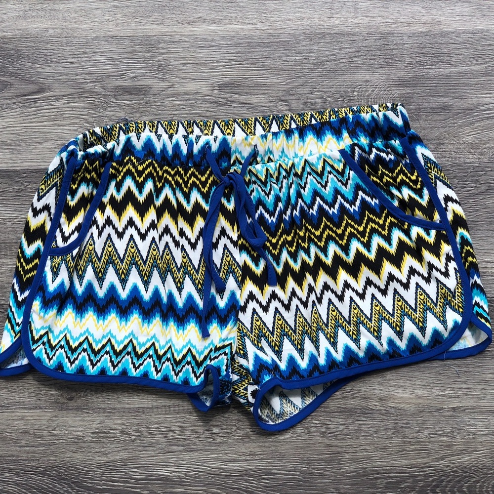 Print shorts